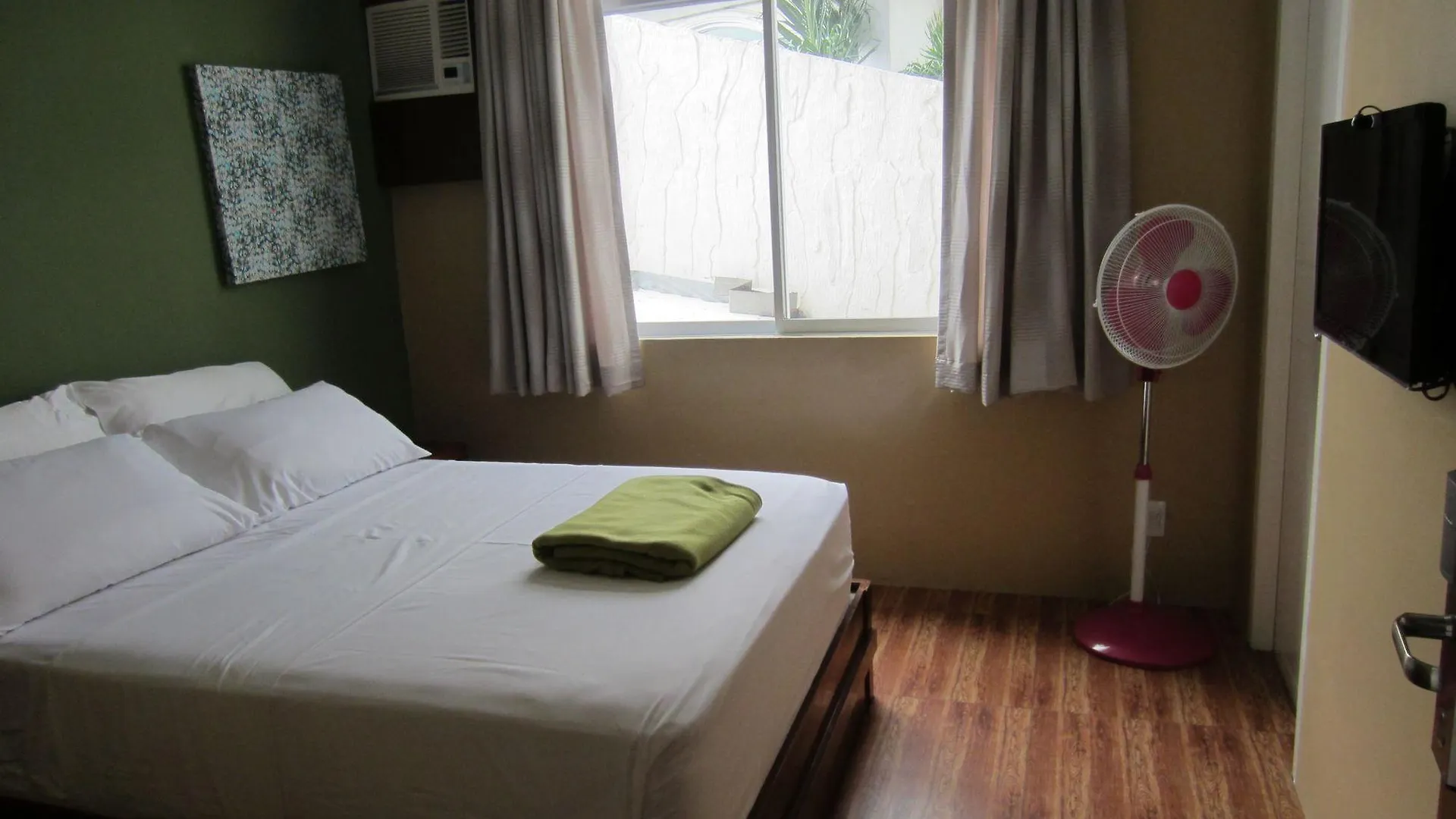 Purple Tree Bed & Breakfast Paranaque City